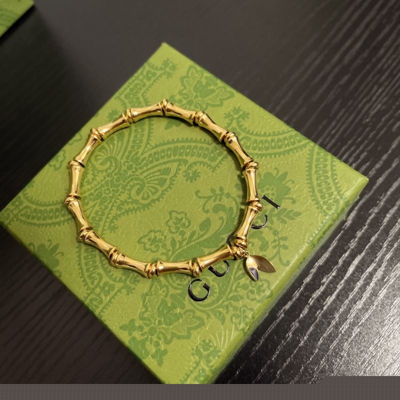 G*u*i bracelets